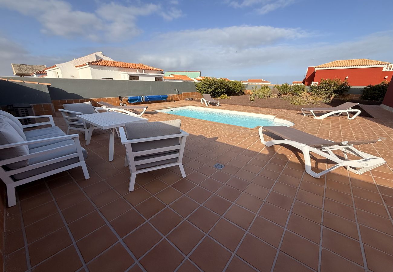 Villa in Costa de Antigua - Villa Skawi - Cliffside Retreat