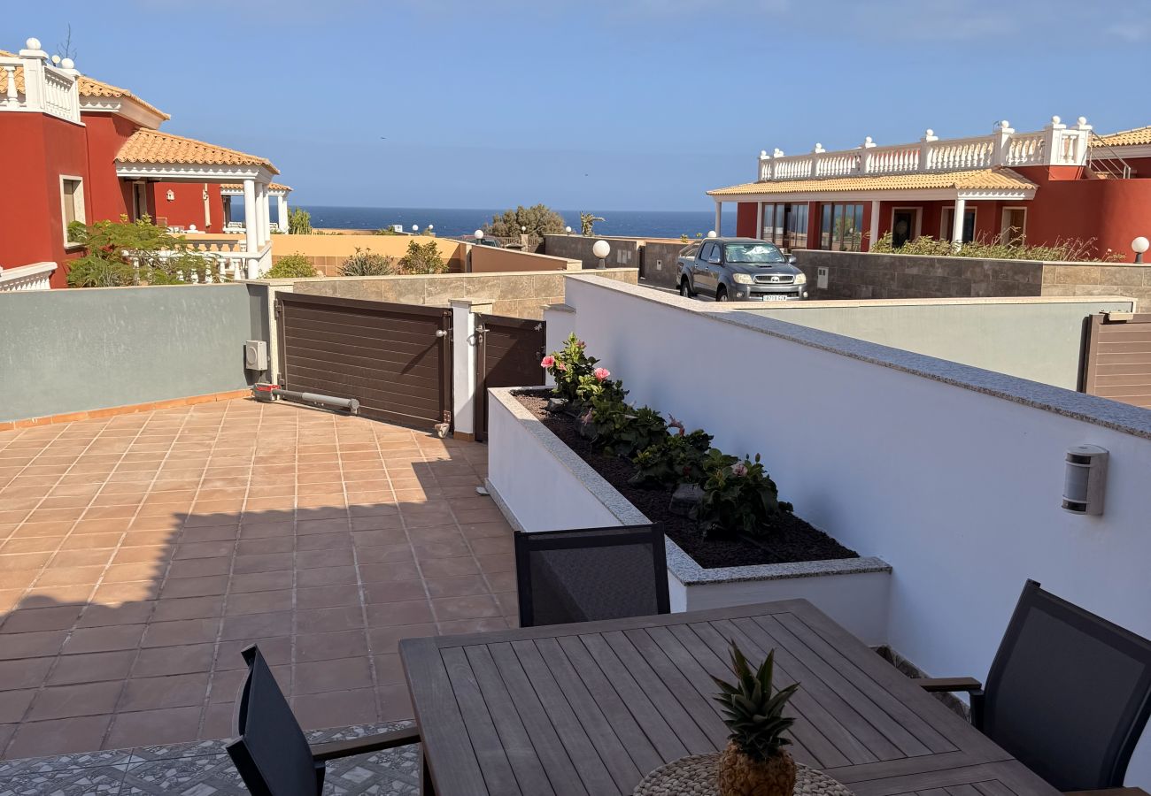 Villa in Costa de Antigua - Villa Skawi - Cliffside Retreat