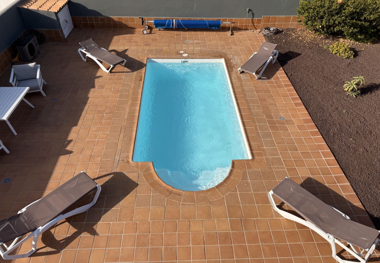 Villa in Costa de Antigua - Villa Skawi - Cliffside Retreat